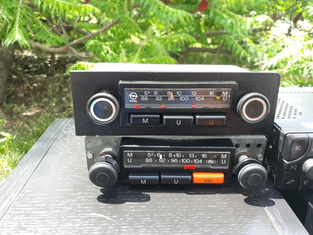 Radio vintage Ford