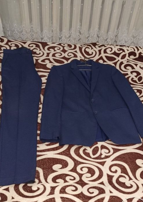 Продаю Костюм мужской