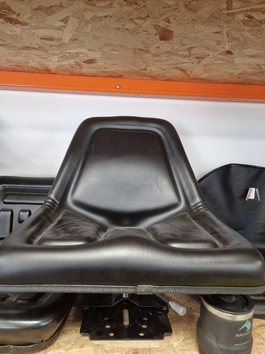 Scaun tractor fiat 211.215.250.300 original preț 695 lei tel 0751 56 1