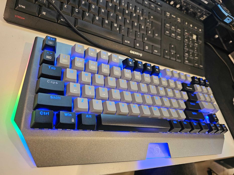 Tastatura mecanica Tesoro Tizona mecanica Gaming RGB