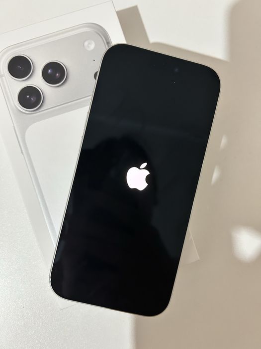 Продам новый айфон 17 про 256 гб