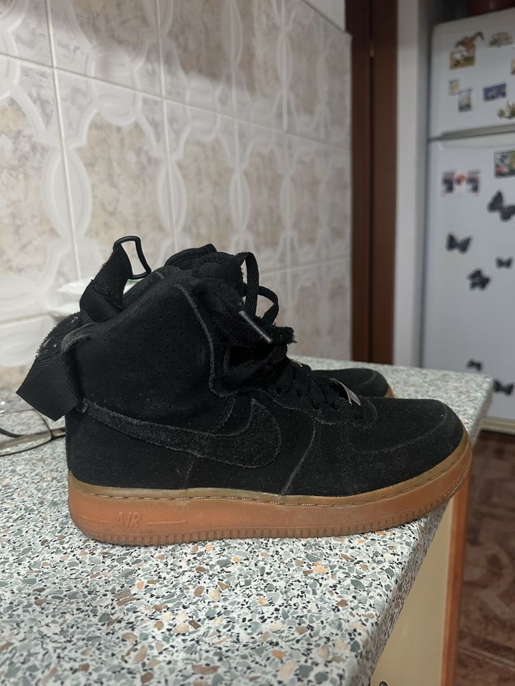 Nike AirForce 1 Mid