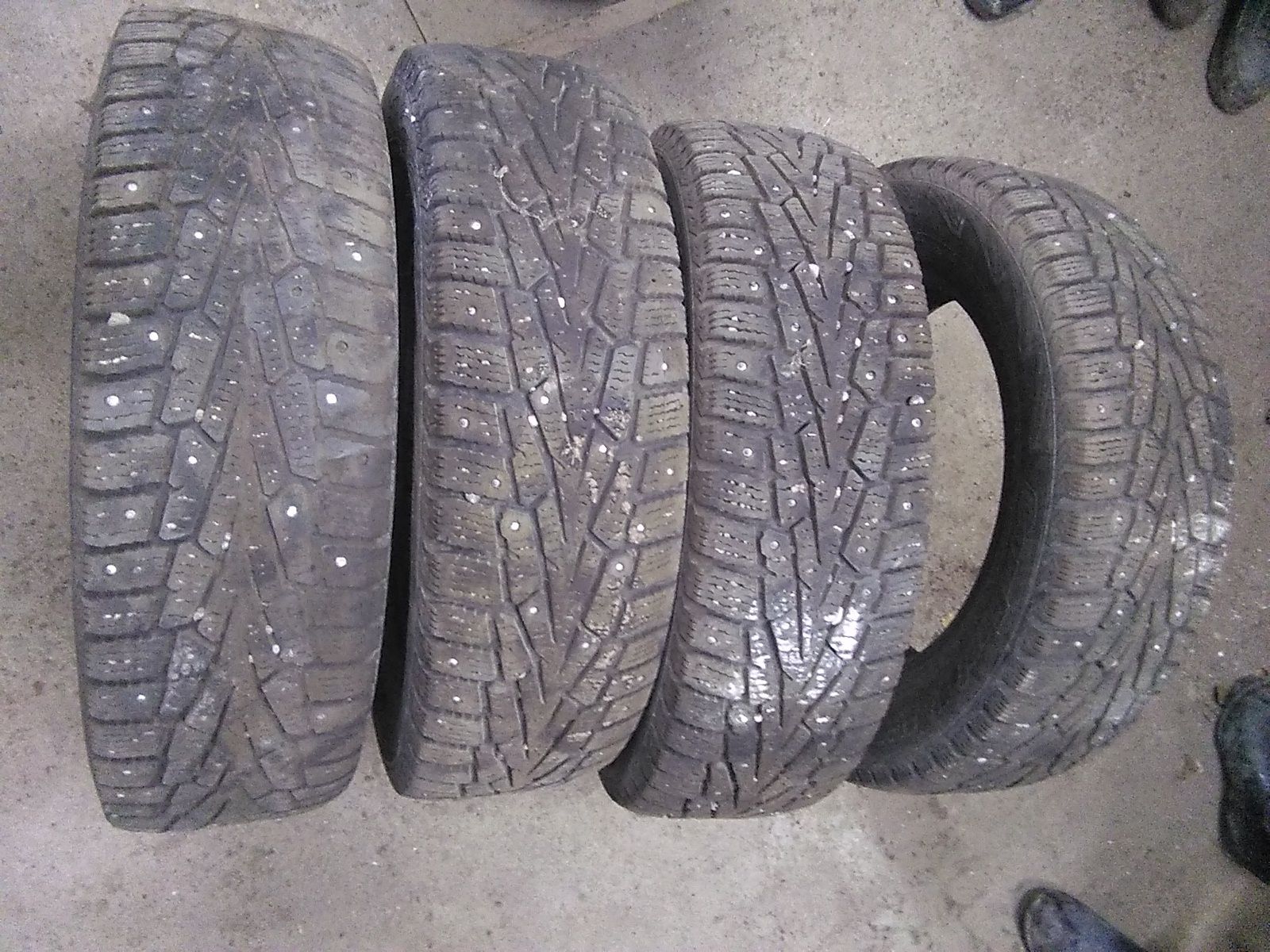 Зимние шины 185/65R15.Б/у