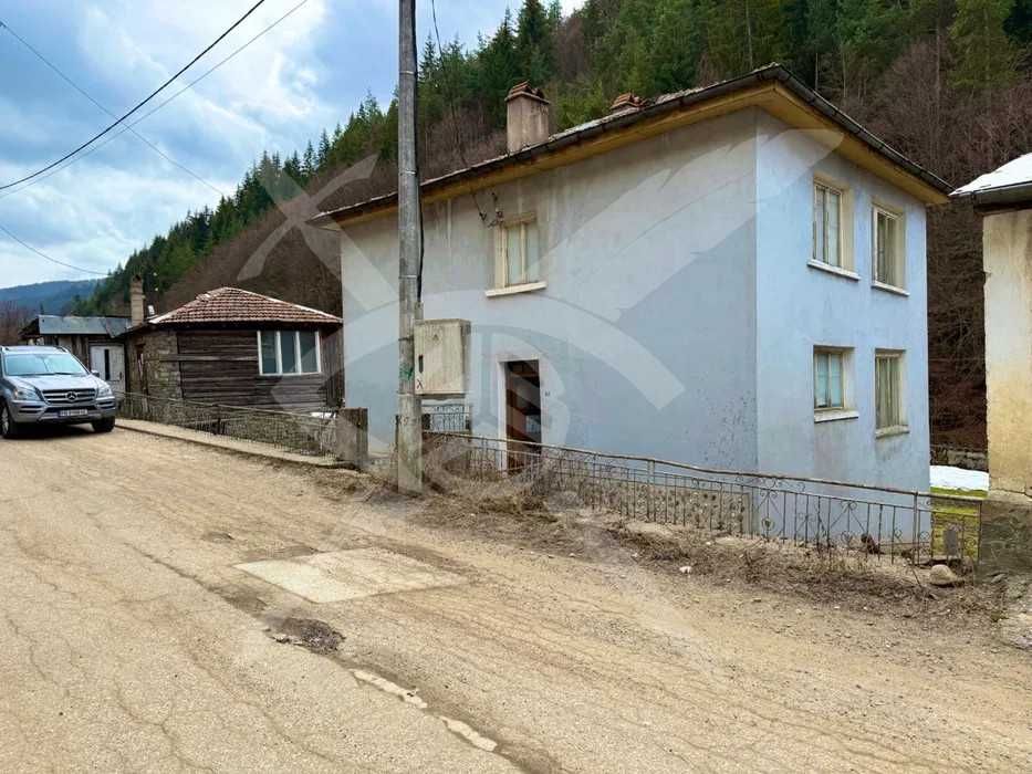 Триетажна къща в китното селце Лясково! 92420