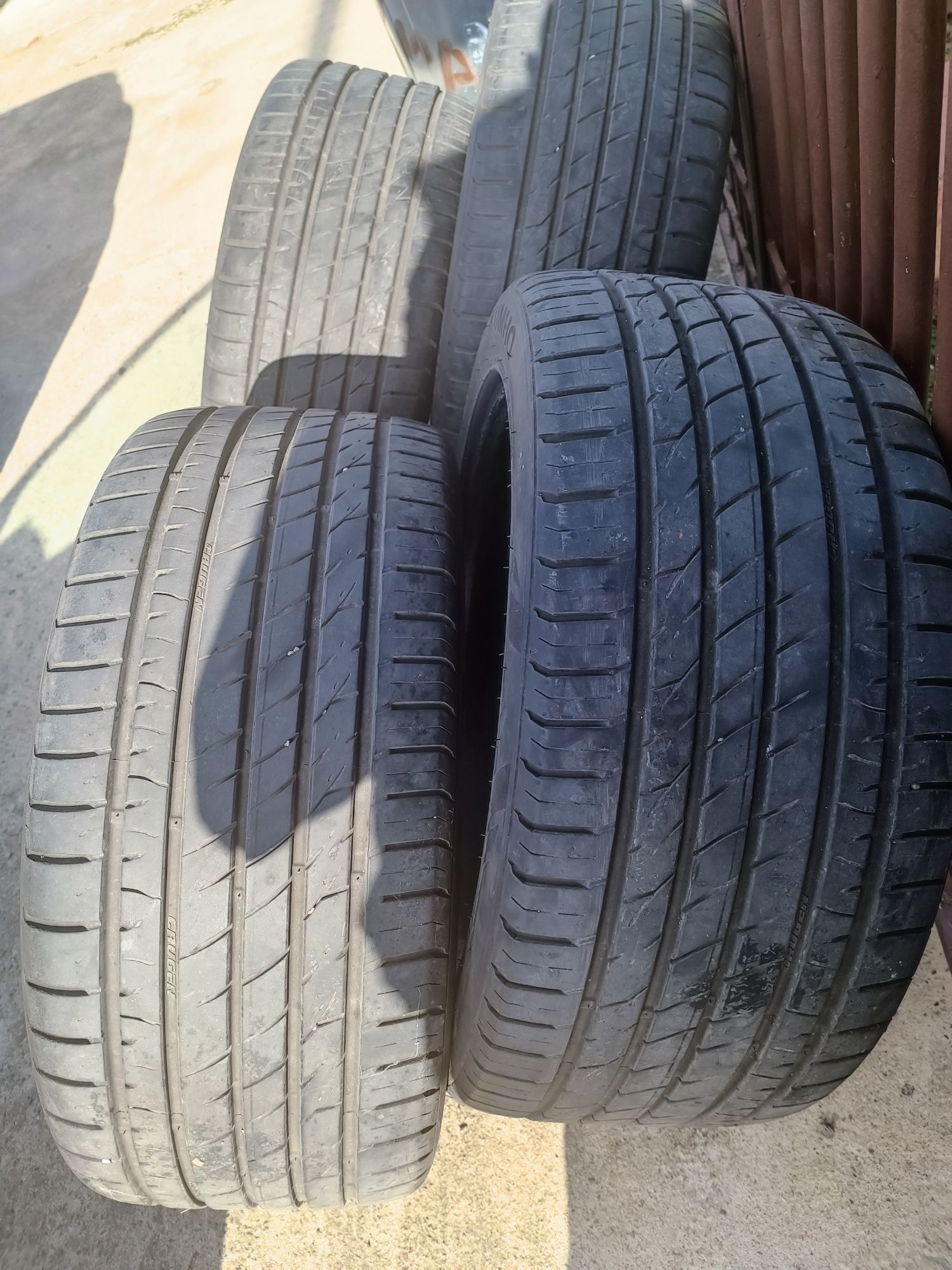 Kumho Crugen 295/40 R20