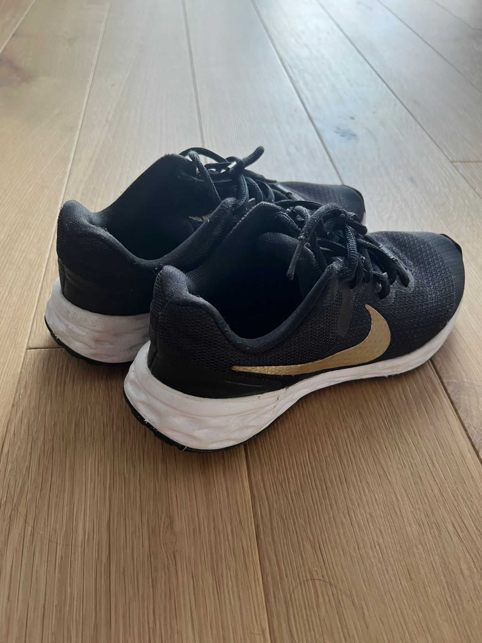 Pantofi Nike Running revolution 6, marimea 36 (EUR)