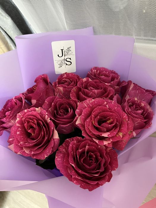 БУКЕТ из 11 красивых,пышных роз