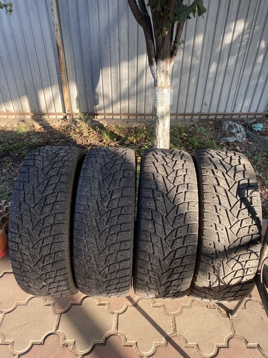 Зимние шины 285/65R17