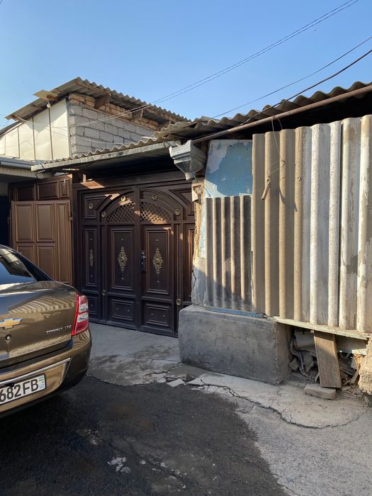 Hovli sotiladi / Продается участка