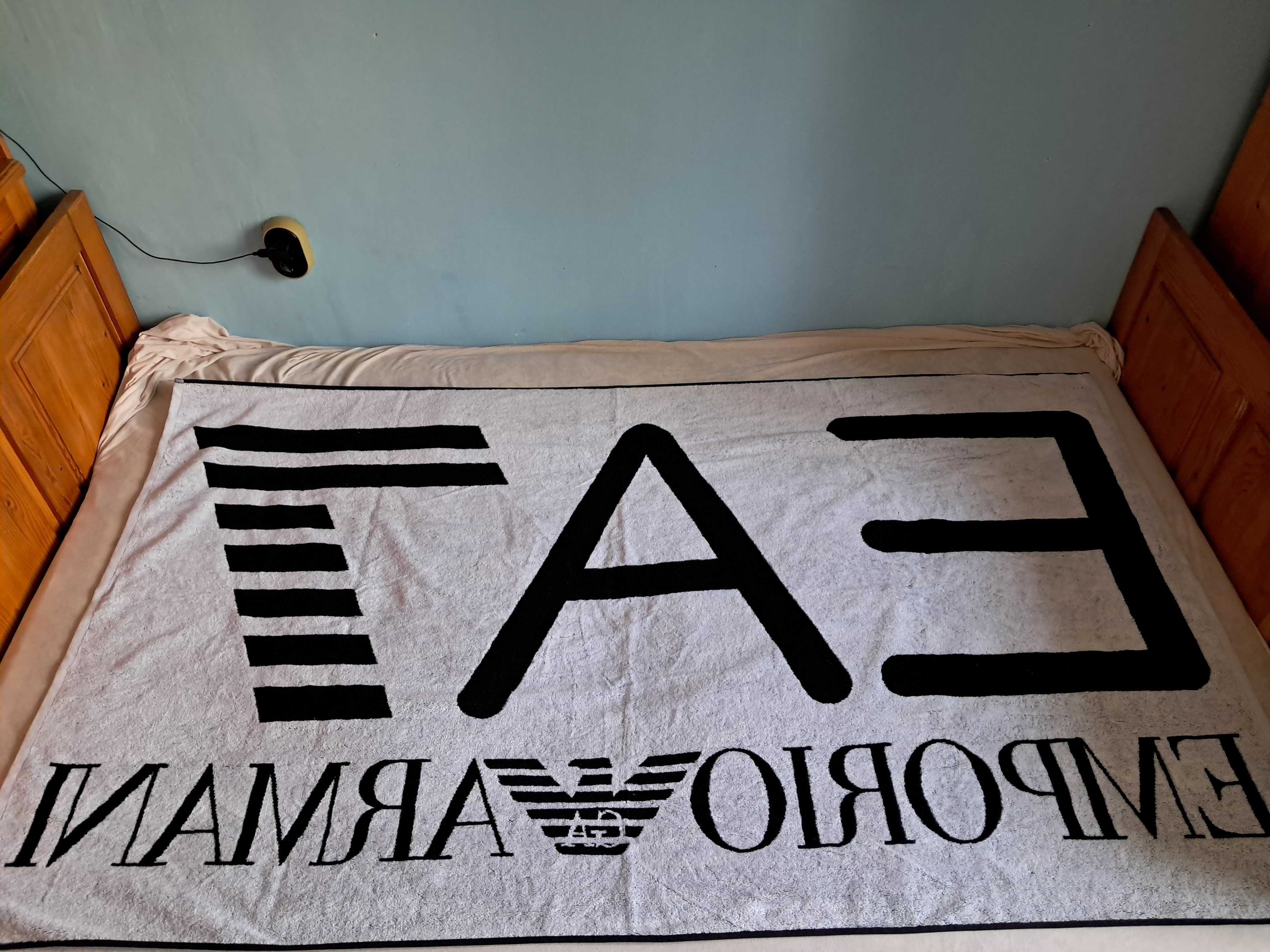 продавам 4 броя маркови плажни хавлии