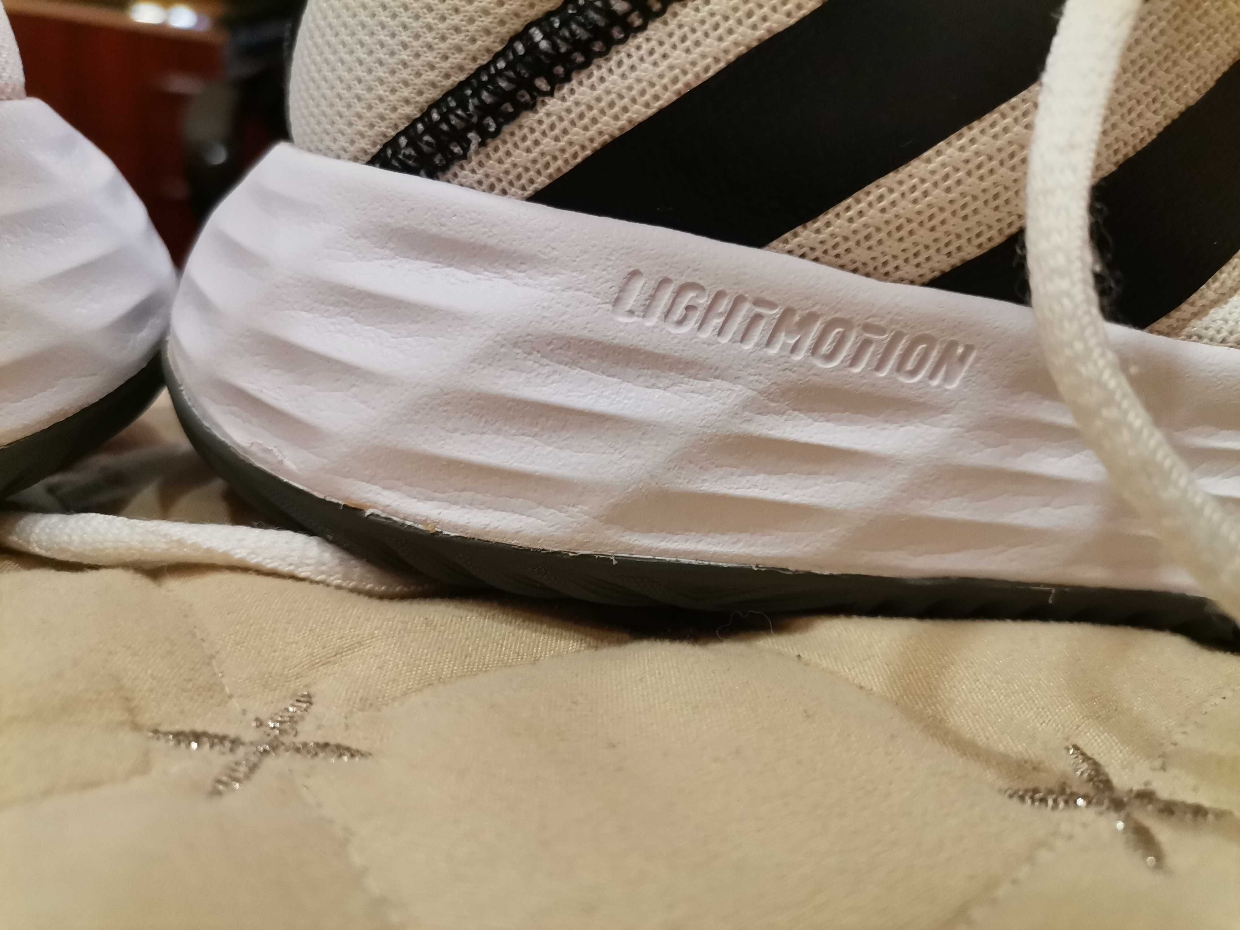 Обувки Adidas Lightmotion