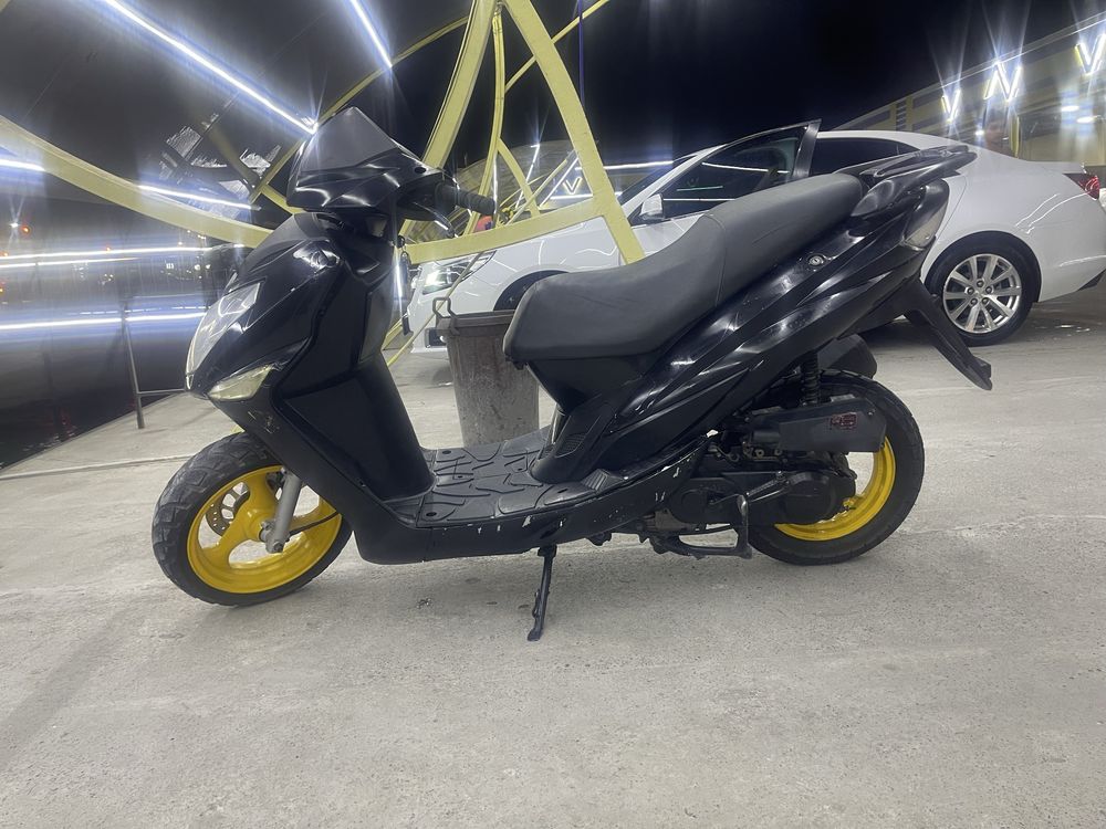 Moto skuter sotiladi!