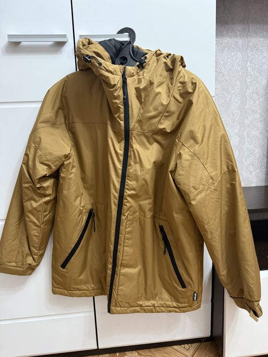 Продам детскую куртку