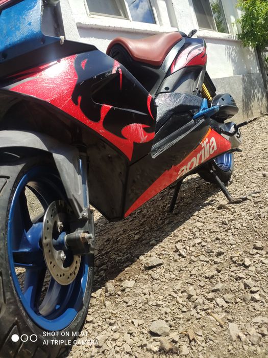 Aprilia 50 SR cu răcire pe apă .
