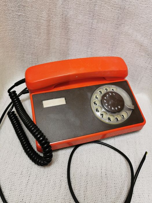 Телефон из СССР. Оранжевый.