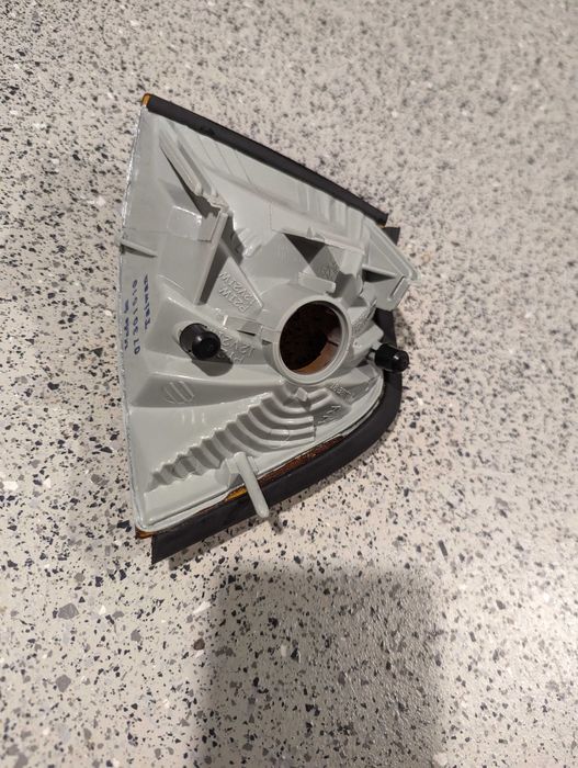 Semnalizare dreapta fata BMW E36 (pisic)