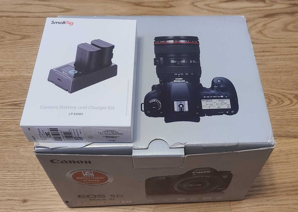 Canon 5D Mark III doar 3500 cadre cu obiectiv 24-105 mm și CF 128 GB