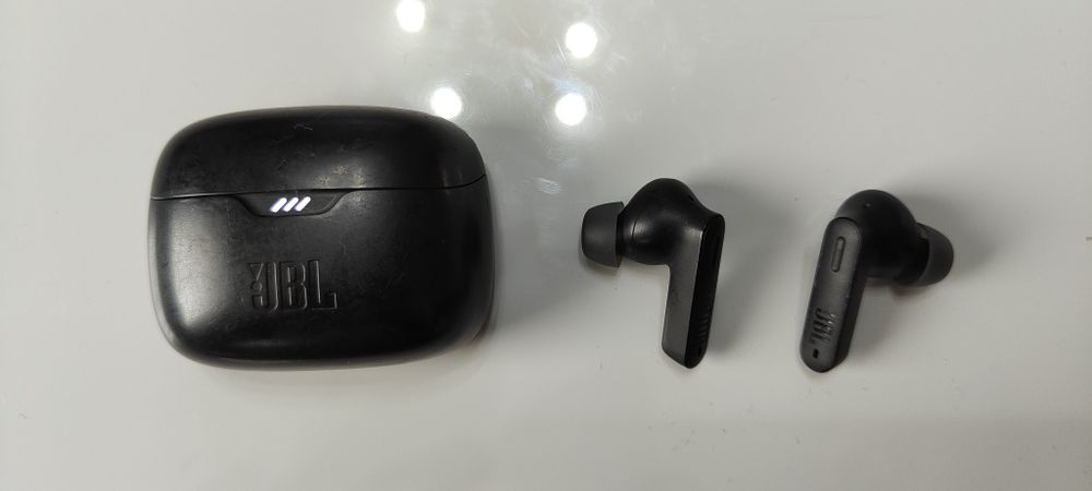 Bluetooth слушалки JBL TUNE