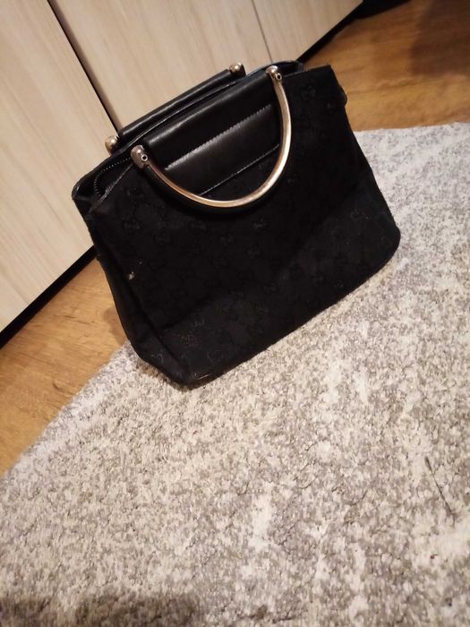 Чанта GUCCI, носена е два пъти предлага се само за хора от Ямбол