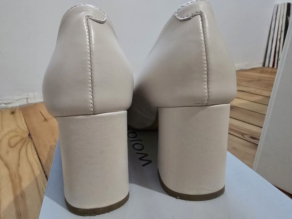 Бежави обувки естествена кожа дебел ток 37 номер