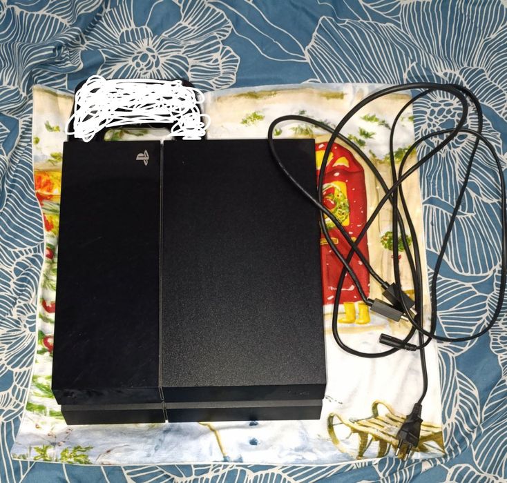 Vând Playstation4 in stare exelenta