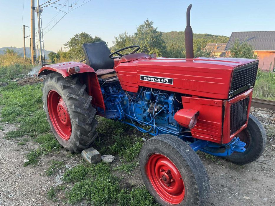 Vând tractor 445 universal