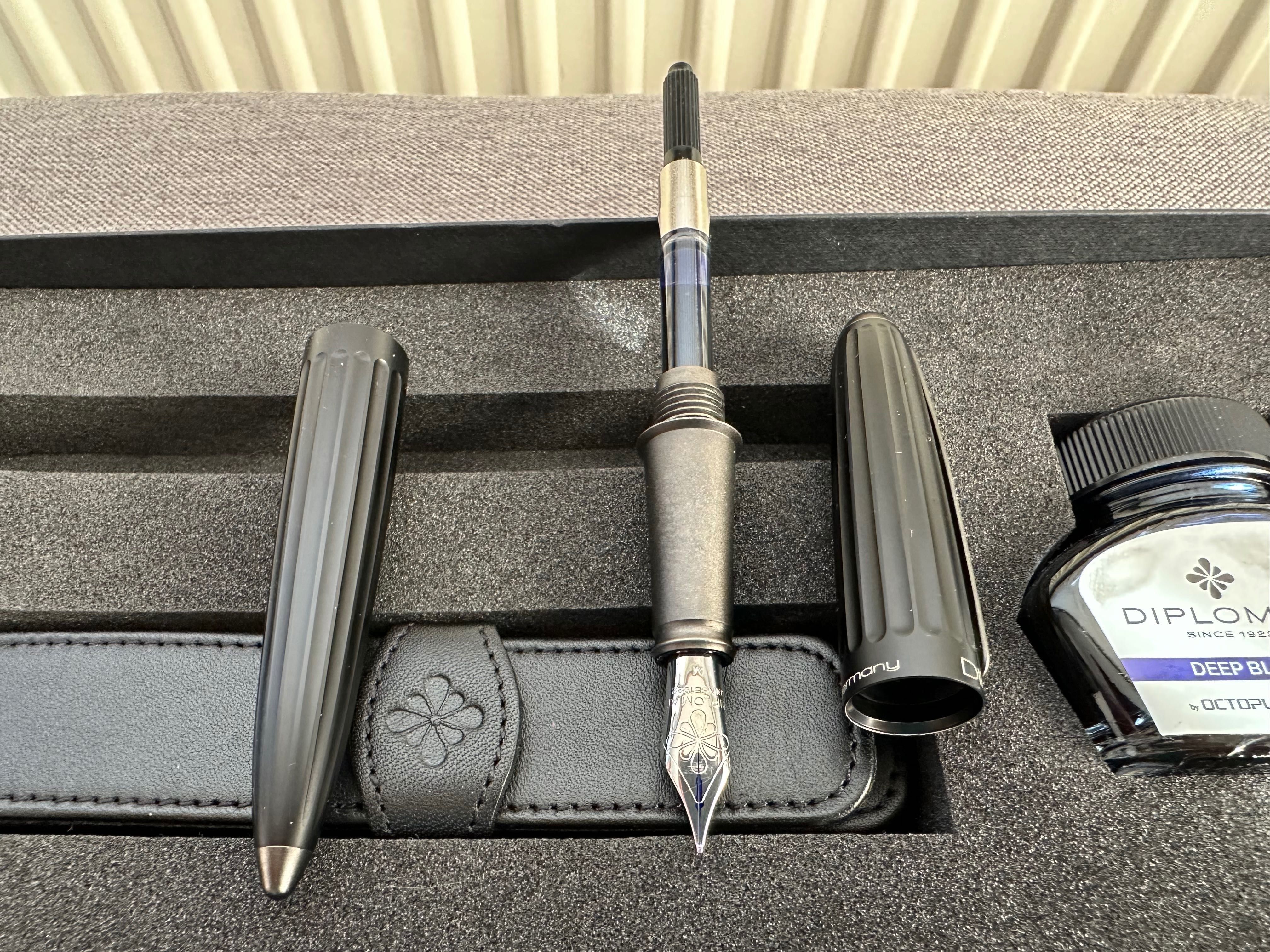 Писалка Diplomat Aero mate black
