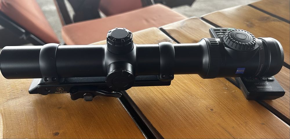 Продавам  оптика ZEISS VICTORY V8 1-8x30