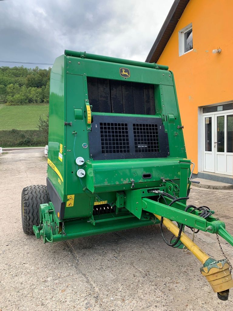 Vand/schimb cu utilaje presa baloti rotunzi John Deere 862 High Flow