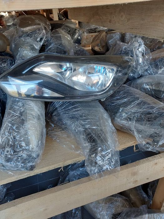 Far FORD FOCUS 3 III stanga european