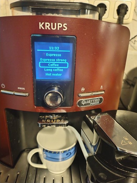 Expresor KRUPS automat de boabe cu carafa de lapte