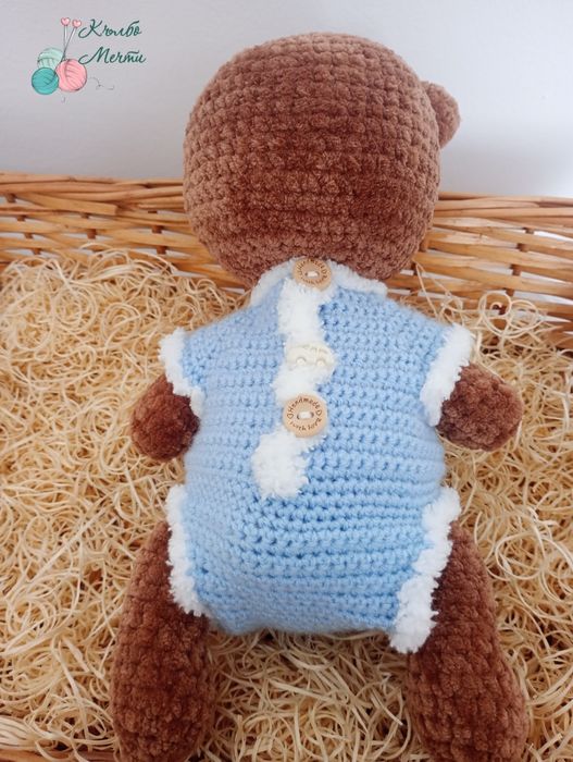 Едно мече с два тоалета - ръчно плетена играчка