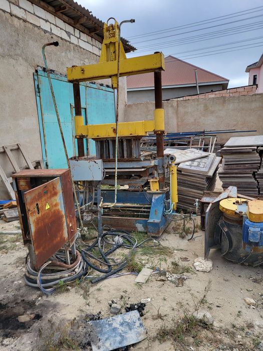 Станок для изготовления брусчатки и камней