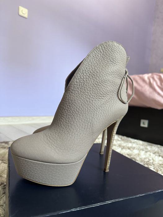 Vand ghete din piele Why Denis marimea 39 ca noi