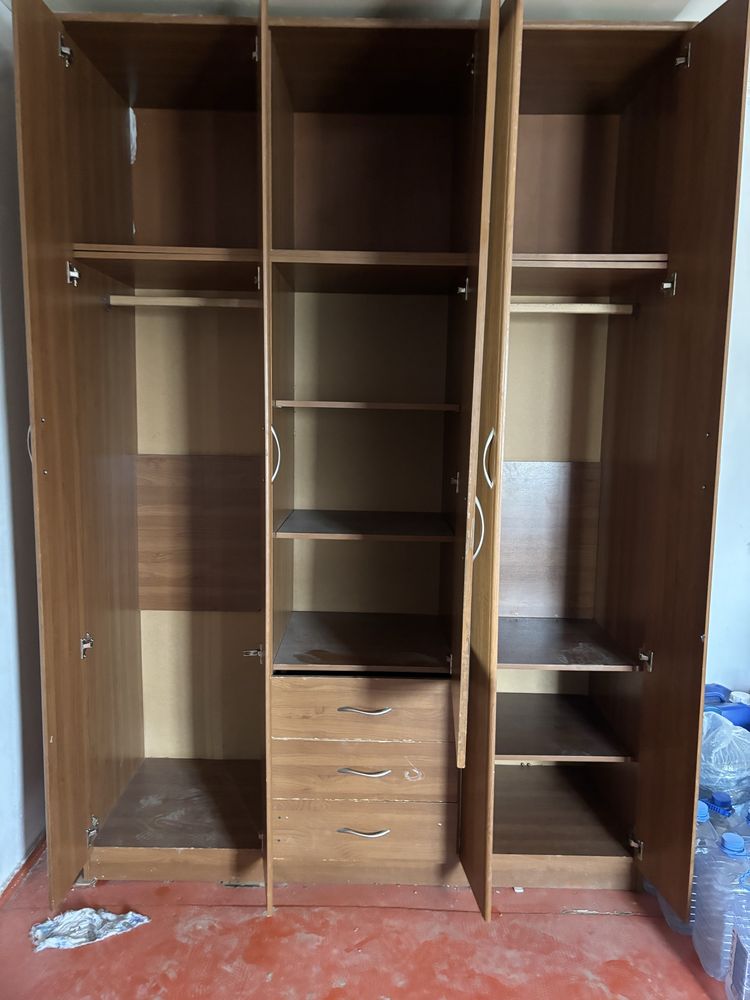 Үлкен шкаф сатылады