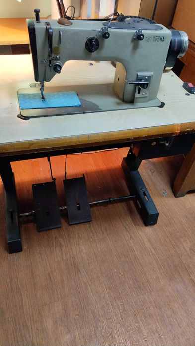 Электрическая швейная машинка