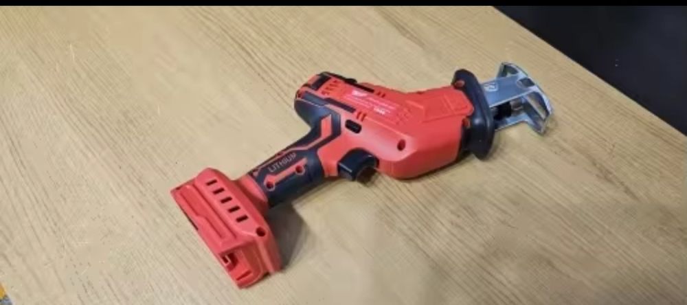 Fierăstrău sabie Milwauakee NEPROFESIONAL