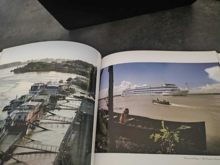 Carti x 2-Atlas istoric ilustrat al Rom 95pg&carte de fotografii,132pg