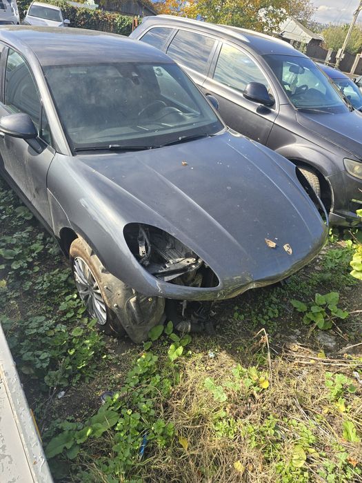 Vând Porsche Macan