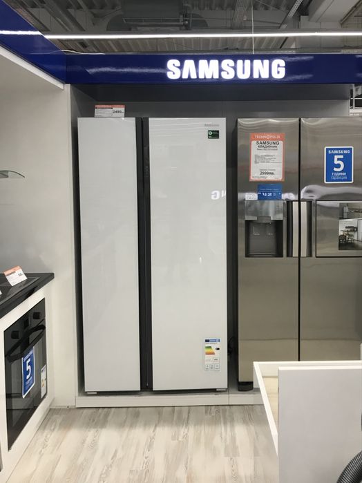 Двукрилен хладилник Side by side Samsung RS552NRUA1