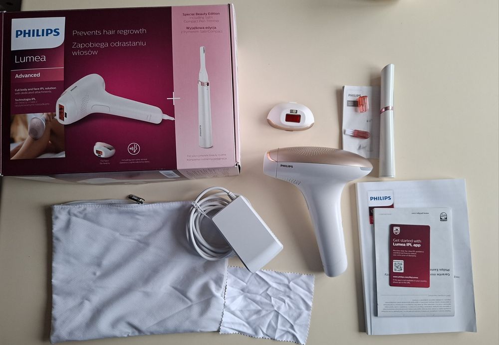 Фотоепилатор Philips Lumea BRI 921 с подарък тример
