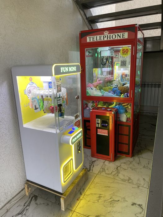 Аппарат Прищепка с местом. Вендинг хватайка терминал.