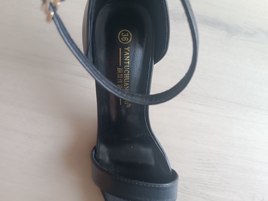 Sandale cu toc mărimea 36