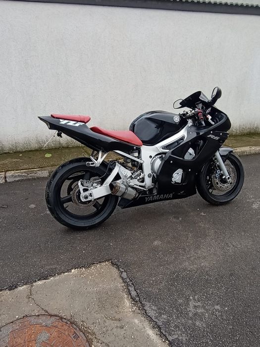 Yamaha r6 2003 .
