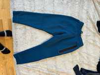 Pantaloni Nike tech