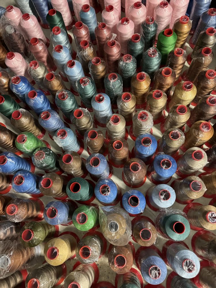 Vand ata de cusut  serafil/ tapiterie auto/ volane/ portofele/ pantofi