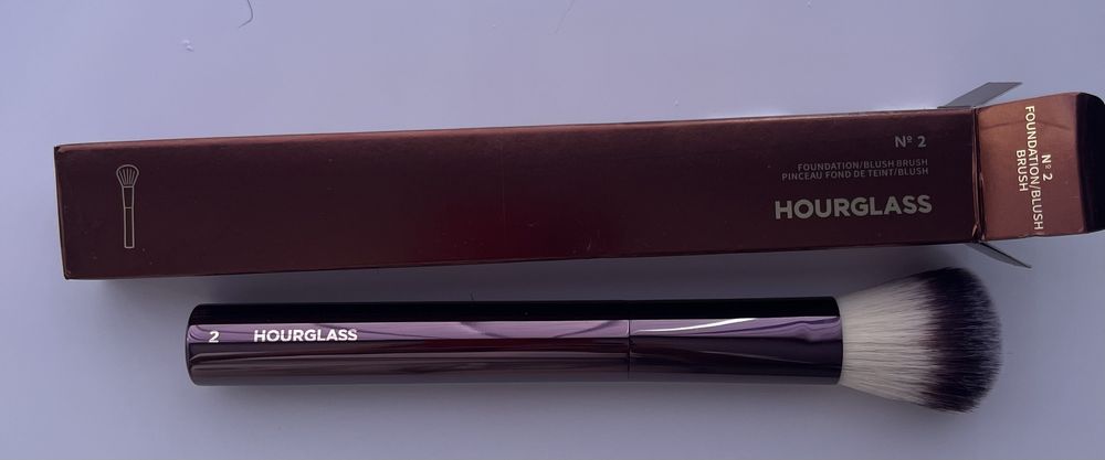 Нови четки за грим Hourglass