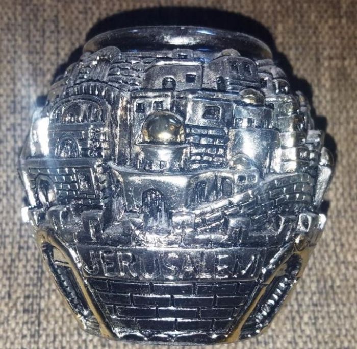 Candela din metal adusa din Ierusalim, deosebita, 8x8 cm