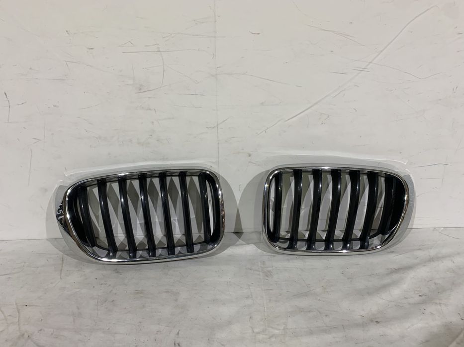 Grila radiator dreapta BMW X3, X4, F25,F26, 2014, 2015, 2016, 2017, cod origine OE 106271.