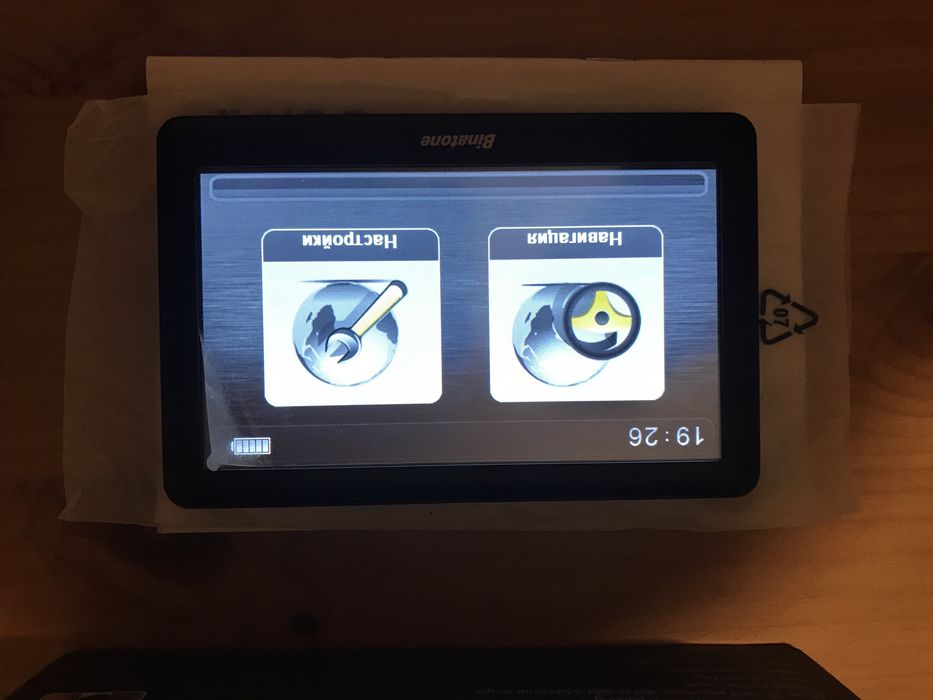 Навигация Binatone със стойка и зарядно